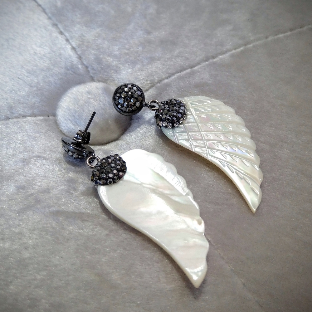 💎NEW💎 NATURAL WHITE SHELL ANGEL WINGS EARRINGS